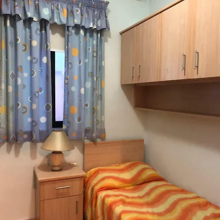 2 Bedroom With Large Share Terrace Appartement