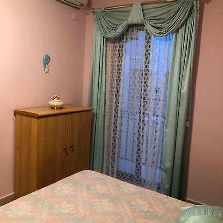 2 Bedroom With Large Share Terrace *